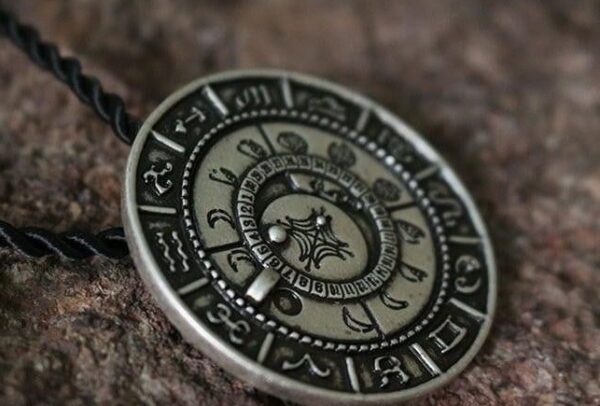 Old Moon Phase Zodiac Amulet - Image 3