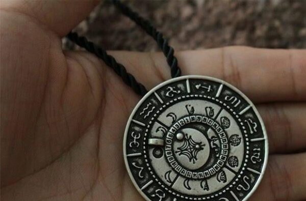 Old Moon Phase Zodiac Amulet - Image 4
